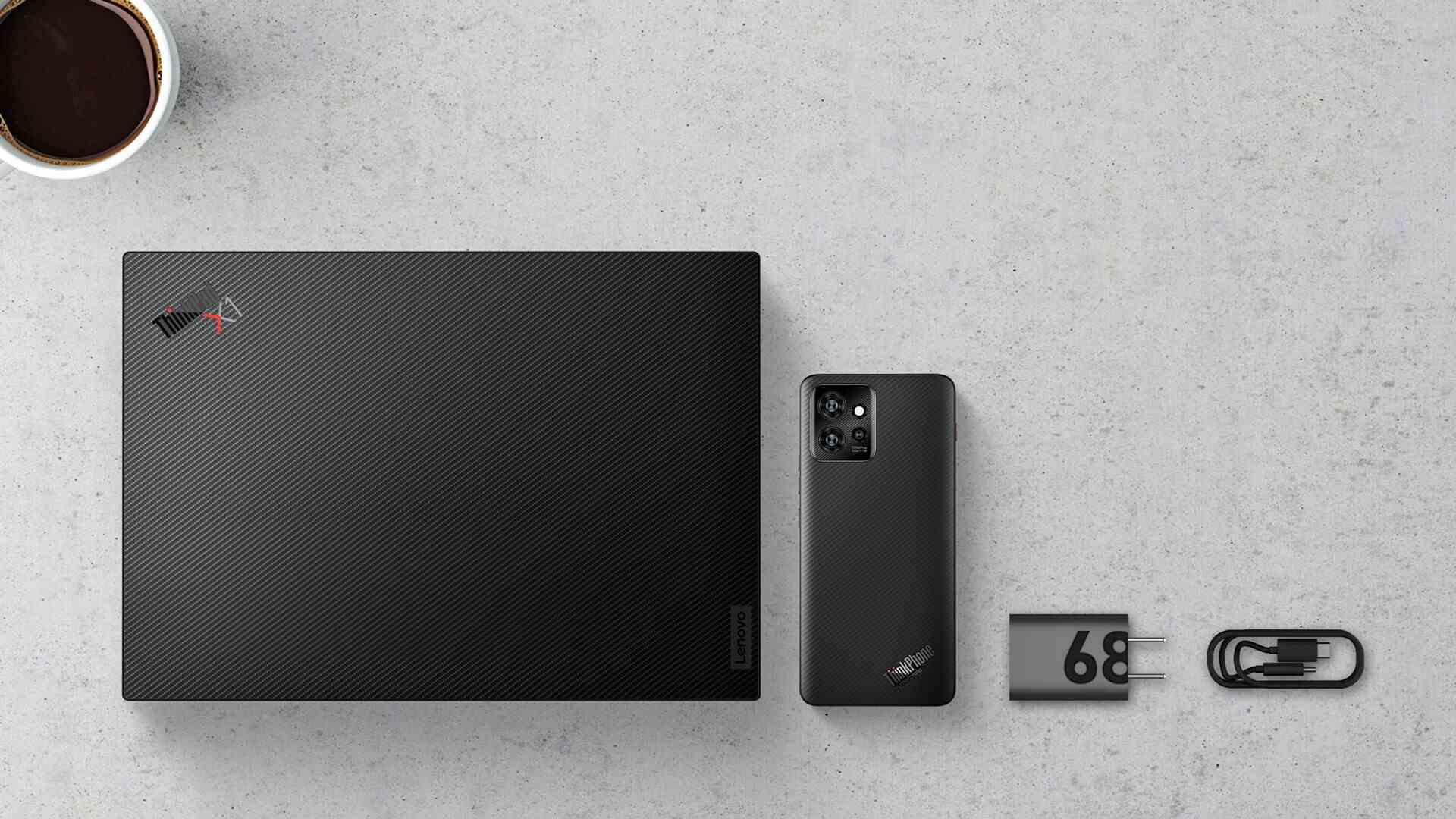 Lenovo ThinkPhone, 68 W güç adaptörü ve ThinkPad X1 Carbon Gen 11. - Motorola, iş odaklı bir telefonda ilk hamlesini duyurdu: Lenovo ThinkPhone