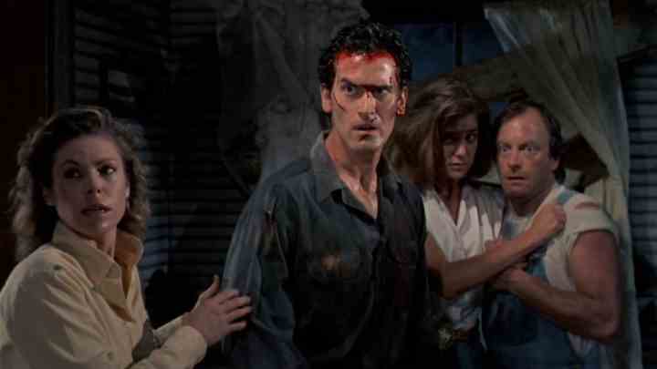 Evil Dead 2: Dead by Dawn'da kanlı görünen kül