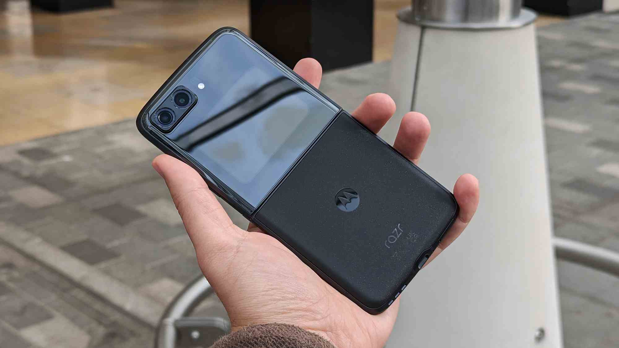 Motorola Razr 2022 incelemesi yeniden açıldı