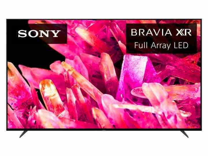 Beyaz arka planda 85 inç Sony Bravia X90K 4K TV.