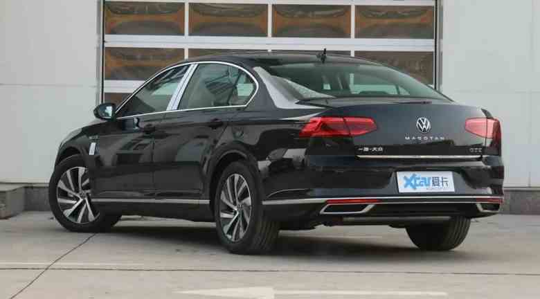 Ruslar büyük bir Volkswagen Magotan sedan sunmaya başladı.  Yani Çin'de Passat B8 denir