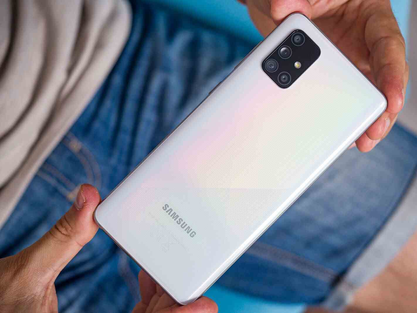 Samsung A71'in tasarımı 2023'te bile çarpıcı. - Android 13, son büyük güncellemesi olarak Galaxy A71 5G'ye geliyor