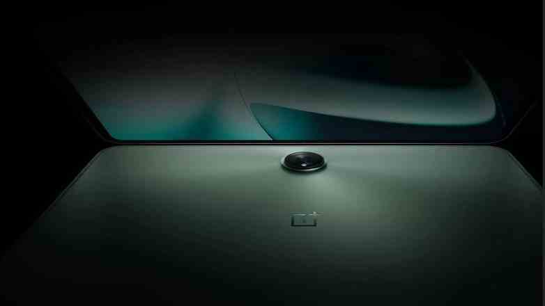 Teaser görüntüsü, kısmi gölgede OnePlus Pad'i gösterir