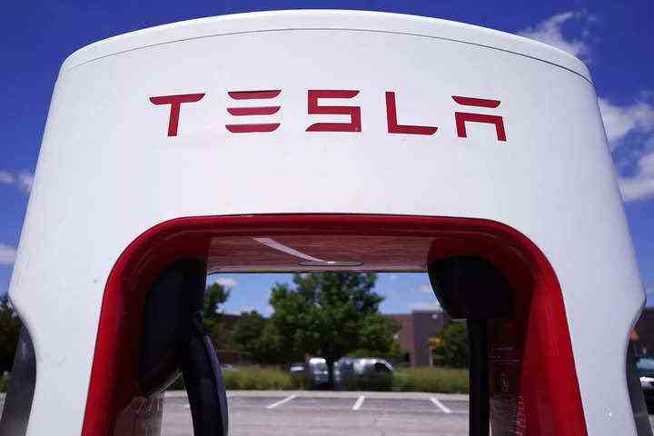 Tesla, küresel fiyat indirimleriyle rakiplerine kızıyor