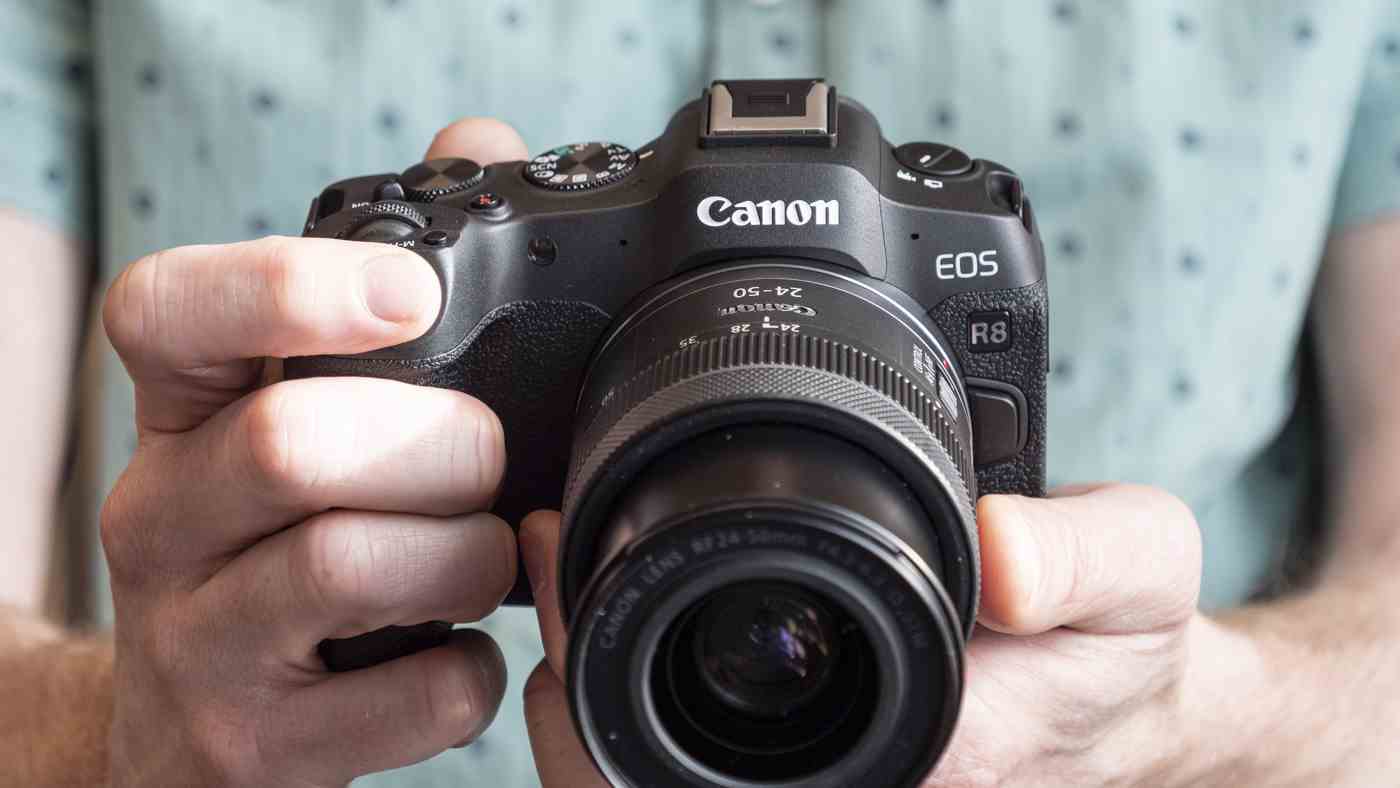 Elinde Canon EOS R8