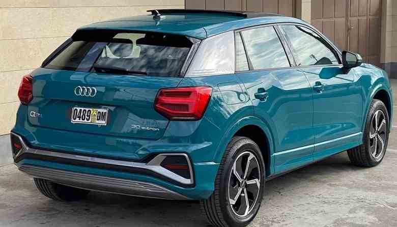 Rusya'da standart olmayan bir crossover Audi Q2 L e-tron satıyorlar.  Bu nasıl bir model ve ne kadar istiyorlar?