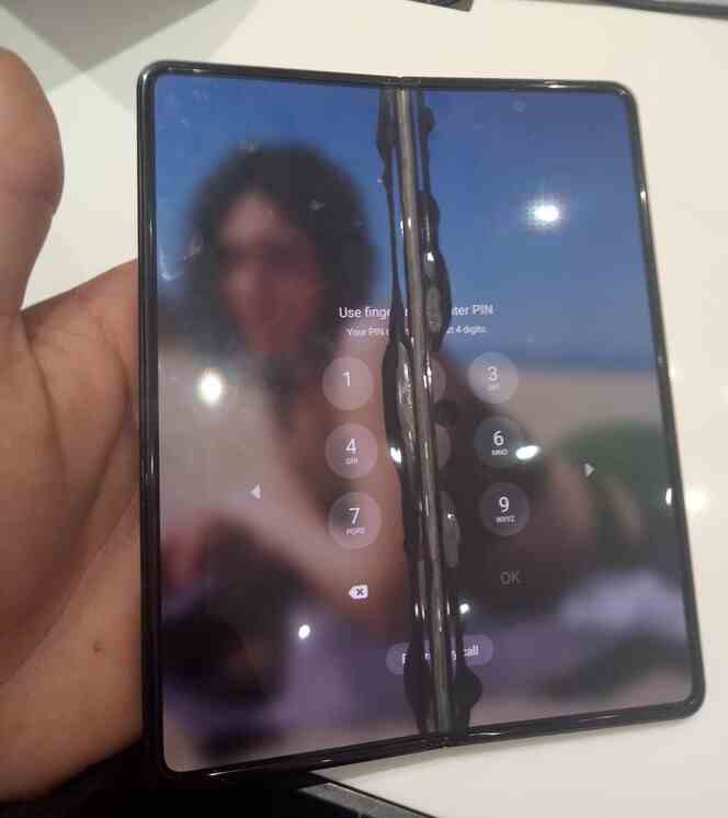 Başka bir Galaxy Z Fold 3 sebepsiz yere ortadan çatlıyor - Garanti süresi dolduktan sonra Galaxy Z Fold 3 ekranları sebepsiz yere çatlarken Samsung ateş altında