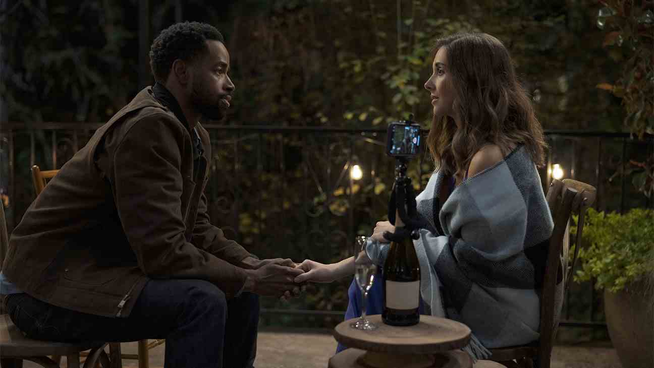 Jay Ellis ve Alison Brie, Eskiden Tanıdığım Biri'nin başrollerinde