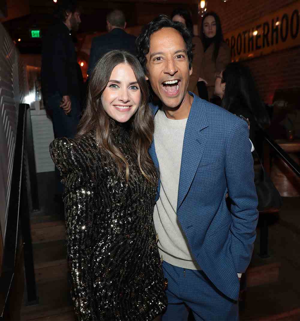 Ortak Yazar Yürütücü Yapımcı Alison Brie ve Danny Pudi, Prime Video'nun 1 Şubat 2023 Çarşamba günü Culver City, CA'da Citizen Public Market'te partiden sonra Somebody I Eskiden Tanıdığım Biri Prömiyerini sunarken katılıyor.