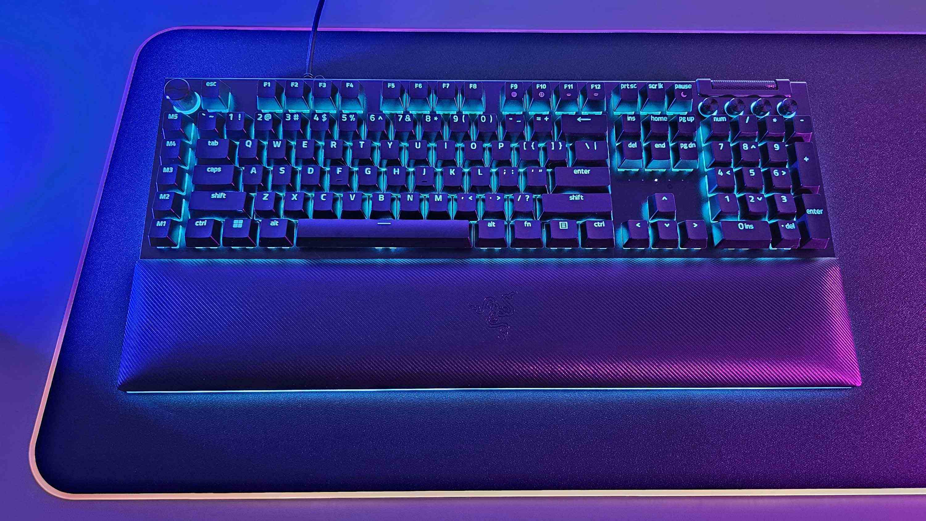 Razer BlackWidow V4 Pro Oyun Klavyesi