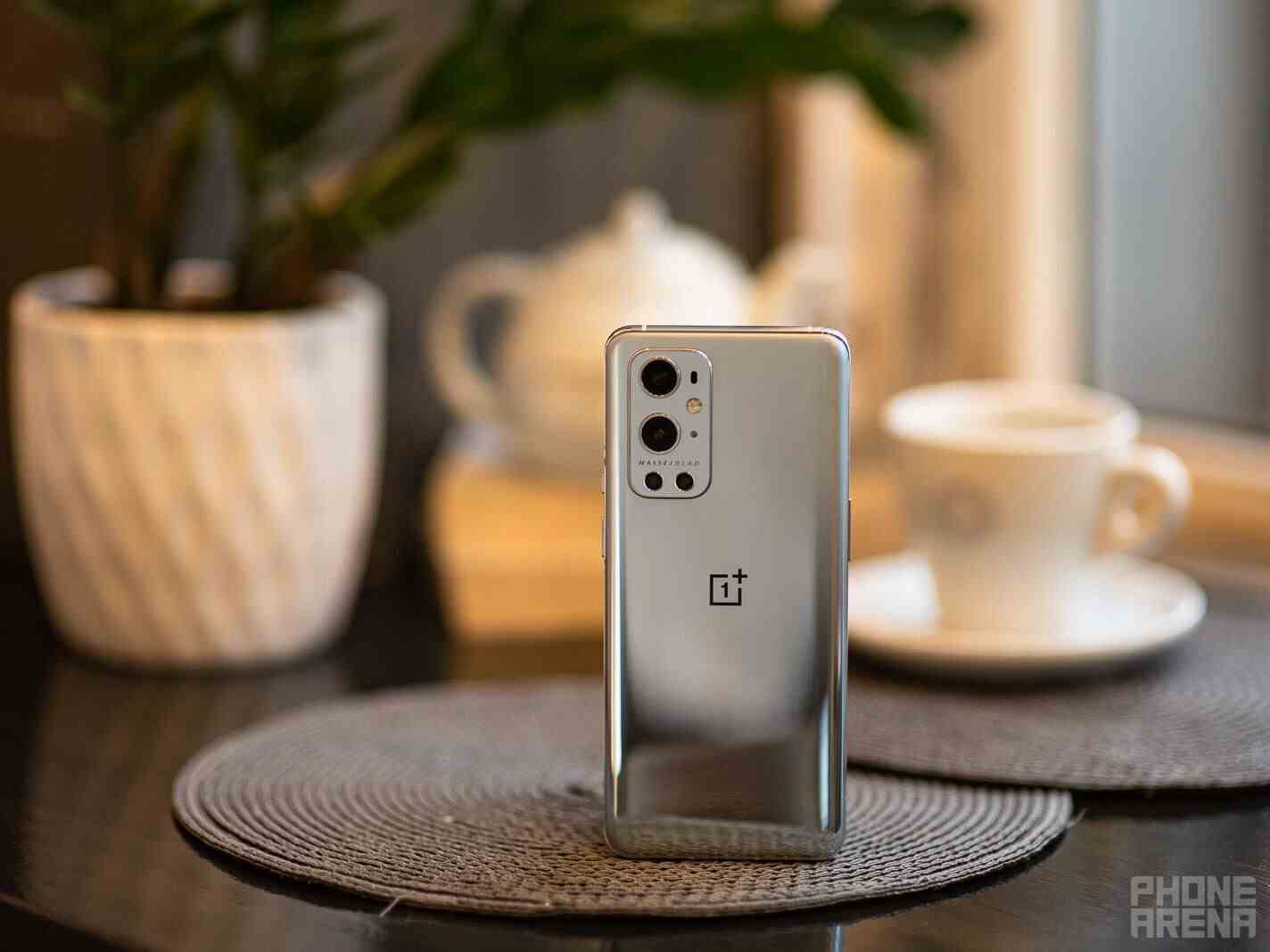 OnePlus 9 Pro'nun harika bir çok yönlü telefon olduğunu gördük.  - OnePlus 9 ve 9 Pro güncellemesi düzeltildi, artık telefonunuzu brick etmeyecek