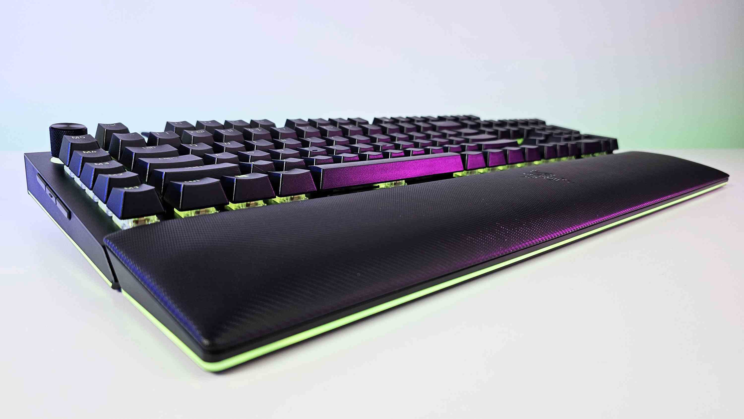 Razer BlackWidow V4 Pro Oyun Klavyesi