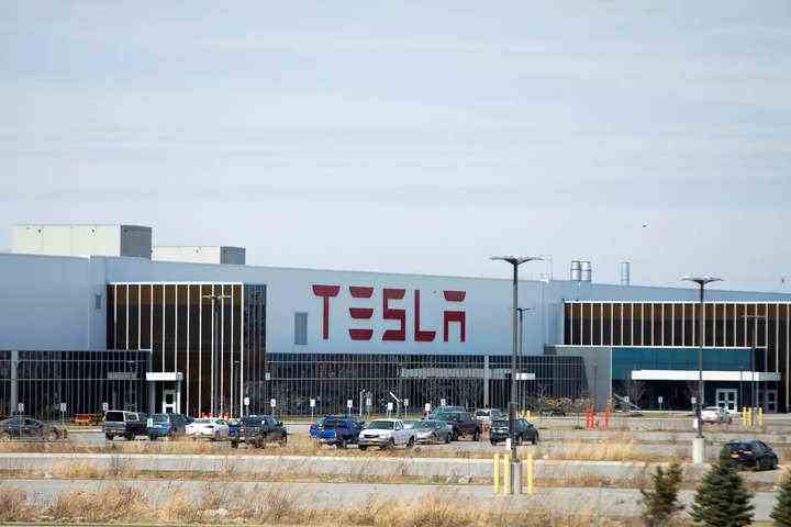 Tesla, sendika kurduğu için çalışanlarını işten çıkardığını yalanladı