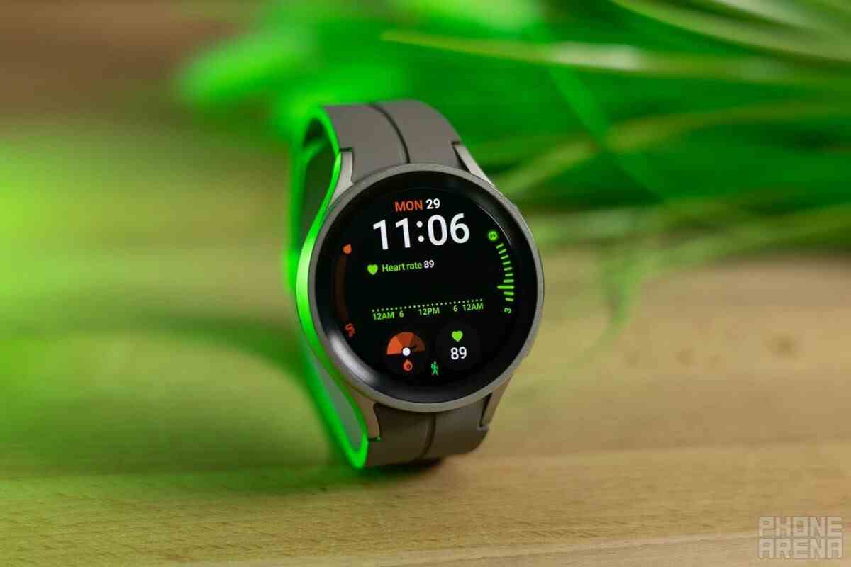 Birinci sınıf Galaxy Watch 5 Pro'nun doğrudan devamı (burada resmedilmiştir) tamamen gizli tutulmaktadır.  - Samsung, küçük ama potansiyel olarak anlamlı bir Galaxy Watch 6 pil yükseltmesi hazırlıyor