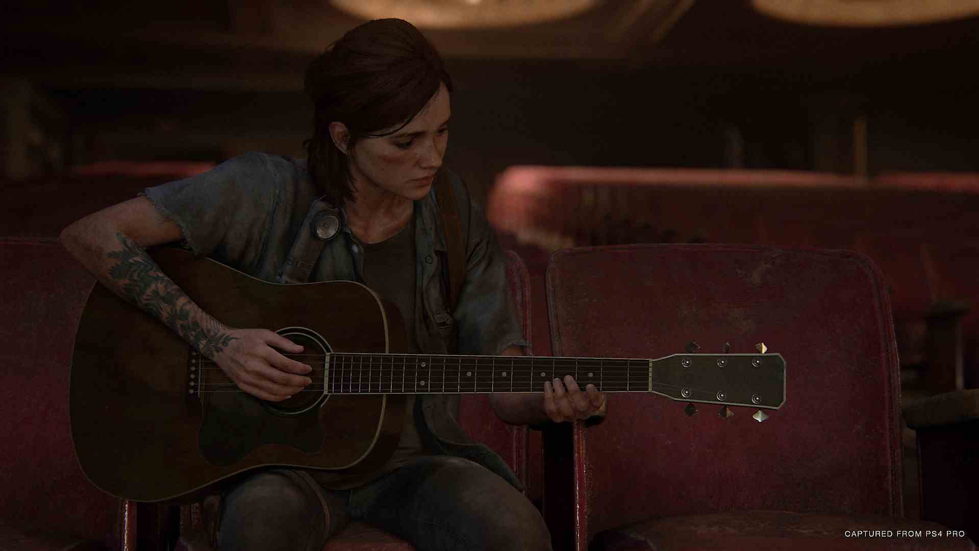 Ellie, The Last of Us Part II ekran görüntüsünde gitar çalıyor