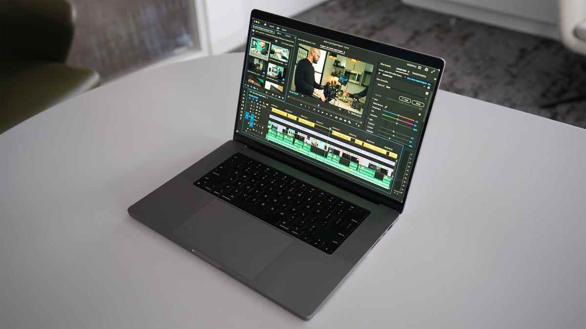 MacBook Pro'nun yan tarafı.