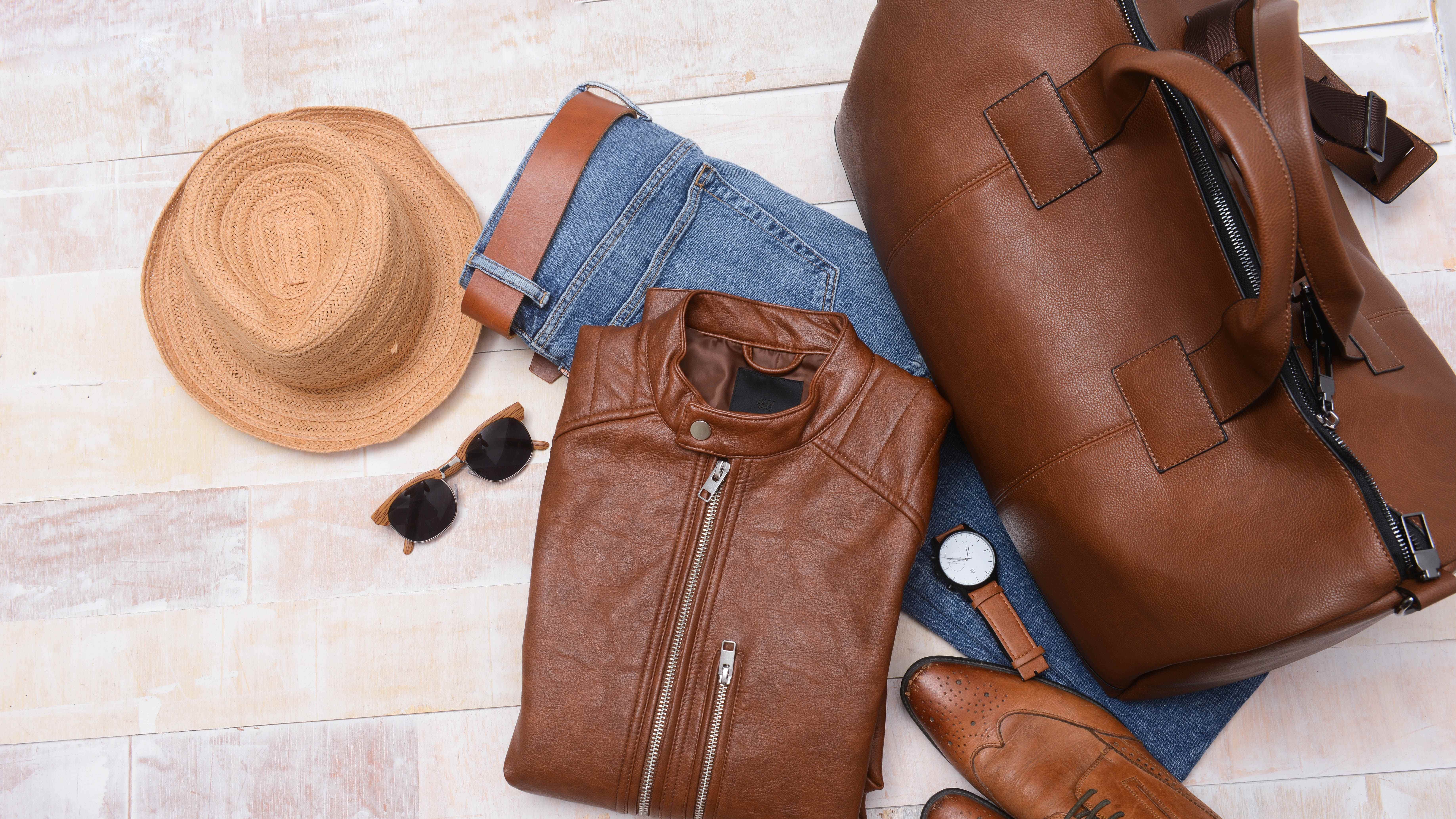Kahverengi deri ceket, çanta, ayakkabı