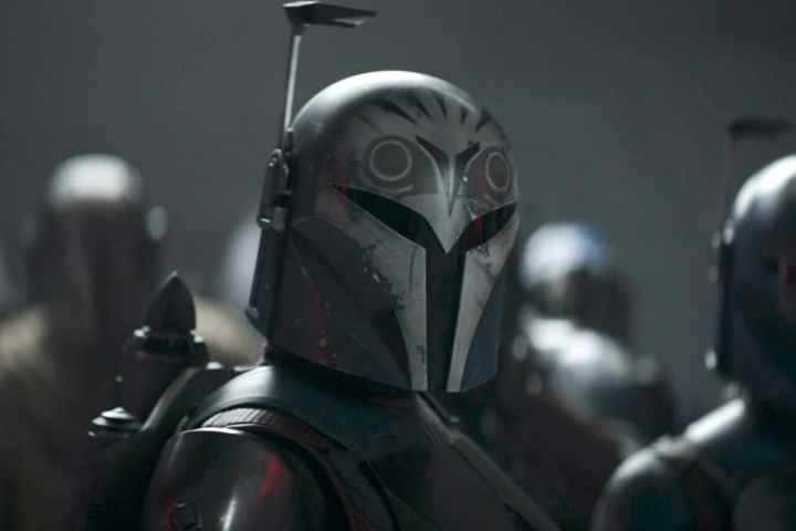 Bo-Katan, The Mandalorian 3. sezon 7. bölümde Mandalor arkadaşlarının yanında duruyor.