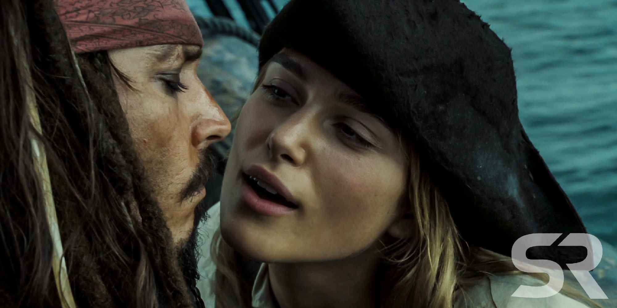 Karayip Korsanları Ölü Adamın Sandığı'nda Elizabeth Swan ve Jack Sparrow