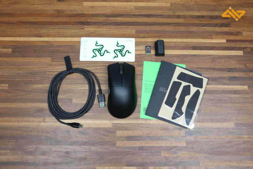 Deathadder V3 kutu içeriği.