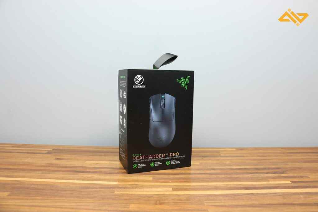 Deathadder V3 kutusu.