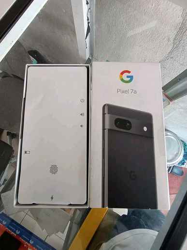 Bu, 2023'ün en kompakt amiral gemilerinden biridir.  6,1 inç ekran ve üst düzey SoC Tensor G2 ile donatılmış Google Pixel 7A'nın canlı fotoğrafları