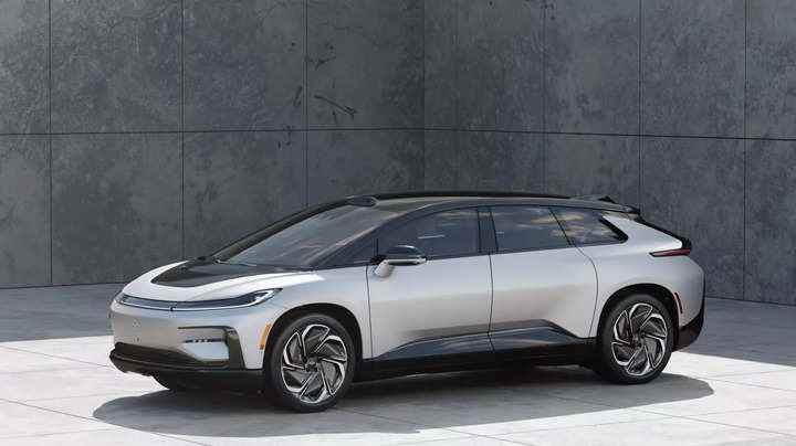 Faraday Future, nakit aramak için EV teslimatlarını geri itiyor