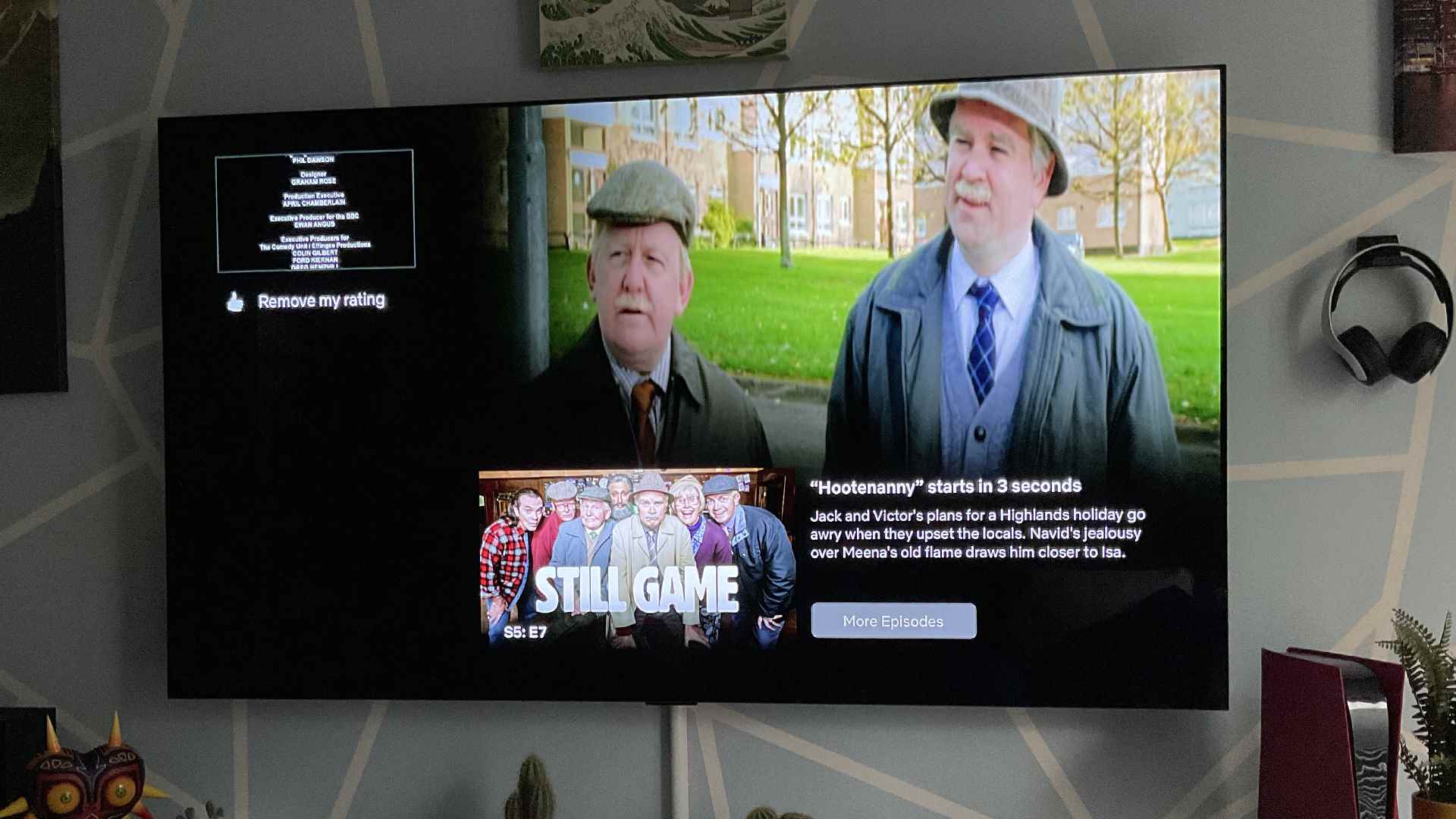 Still Game'i gösteren OLED TV'de Netflix otomatik oynatma özelliği oluyor