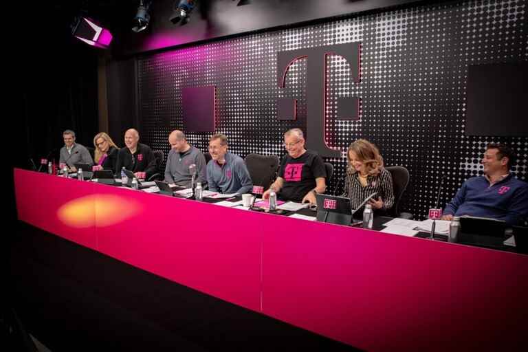 T-Mobile ilk çeyrek sonuçlarını bildirdi - T-Mobile, ilk çeyrekte AT&T ve Verizon'un toplamından daha fazla net faturalı telefon abonesi ekledi