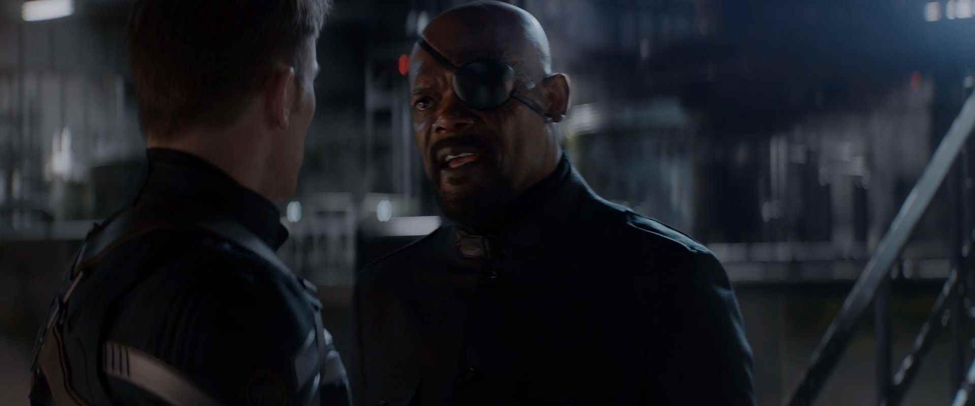 Kaptan Amerika Kış Askeri Fotoğrafı - Chris Evans, Nick Fury ile Tartışıyor