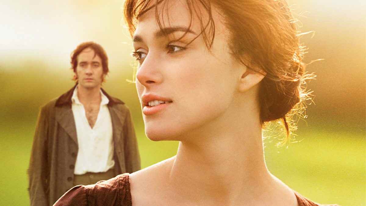 Kiera Knightly'yi Matthew Macfadyen'in önünde gösteren Gurur ve Önyargı tanıtım fotoğrafı