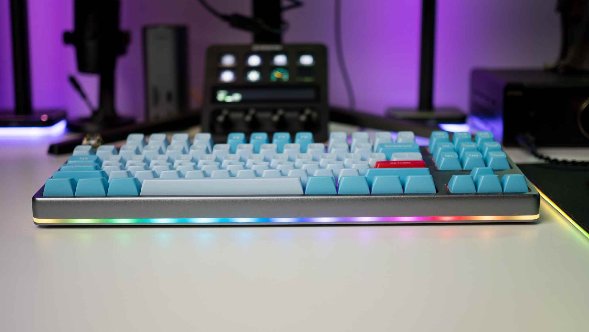 Drop Americana Klavyede RGB aydınlatma