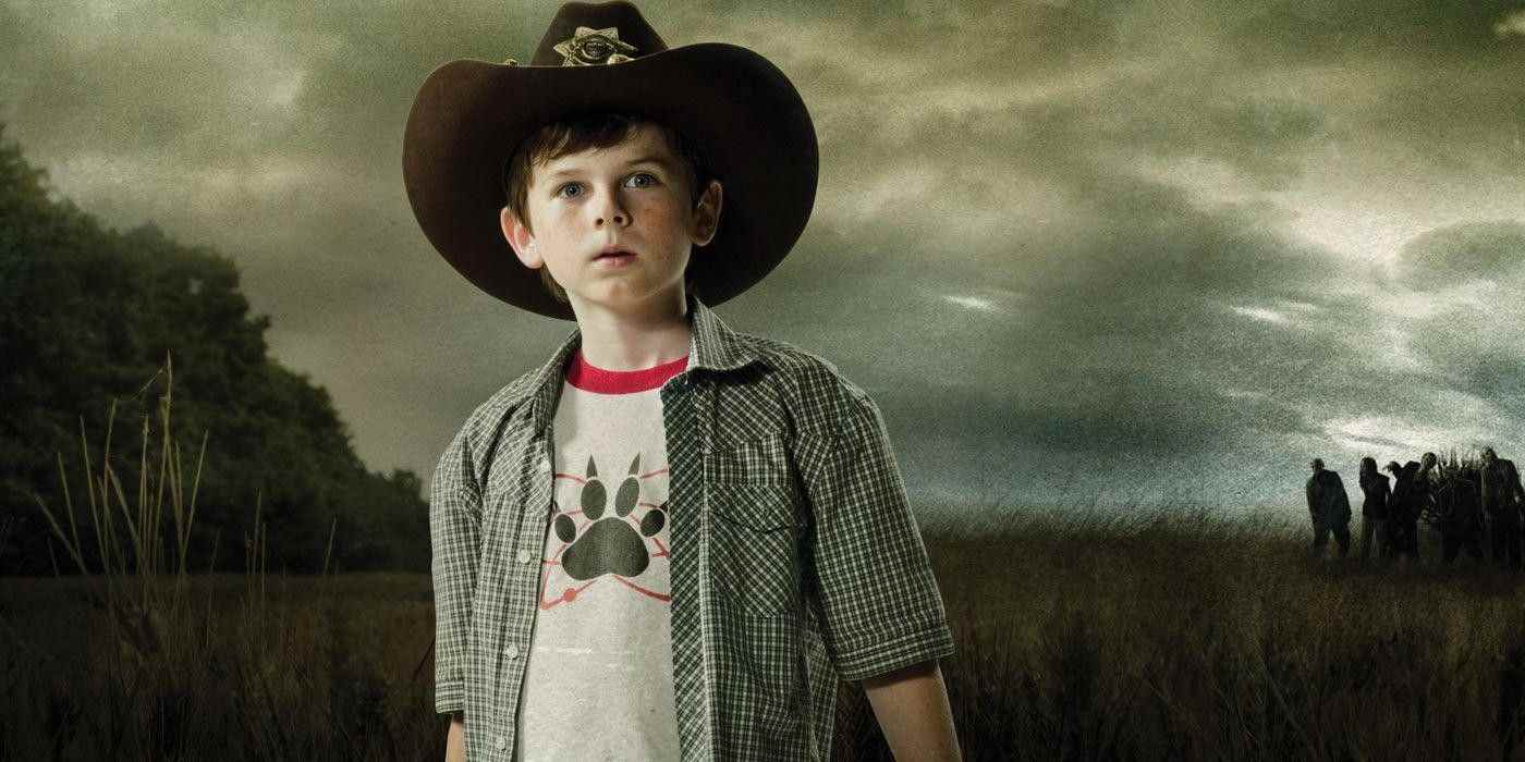 Chandler Riggs, The Walking Dead promosunda Carl Grimes rolünde.