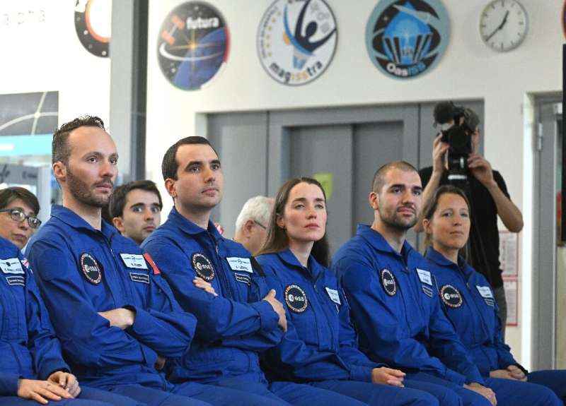 Mevcut astronot kohortu, ESA'nın uzay yolculuğunu daha az yapmak için yaptığı baskıdan sonra bugüne kadarki en yüksek kadın sayısını içeriyor. 