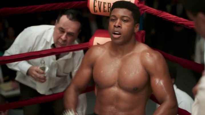 Eli Goree, Miami'de Bir Gece'de boks ringinde Cassius Clay rolünde.