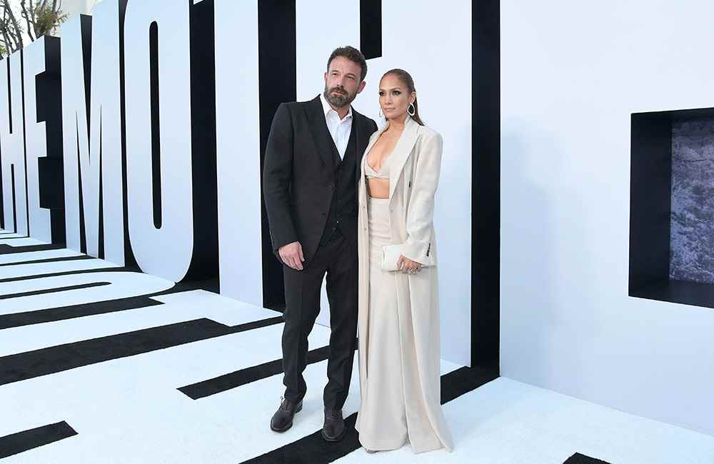 (LR) Ben Affleck ve Jennifer Lopez katılıyor 