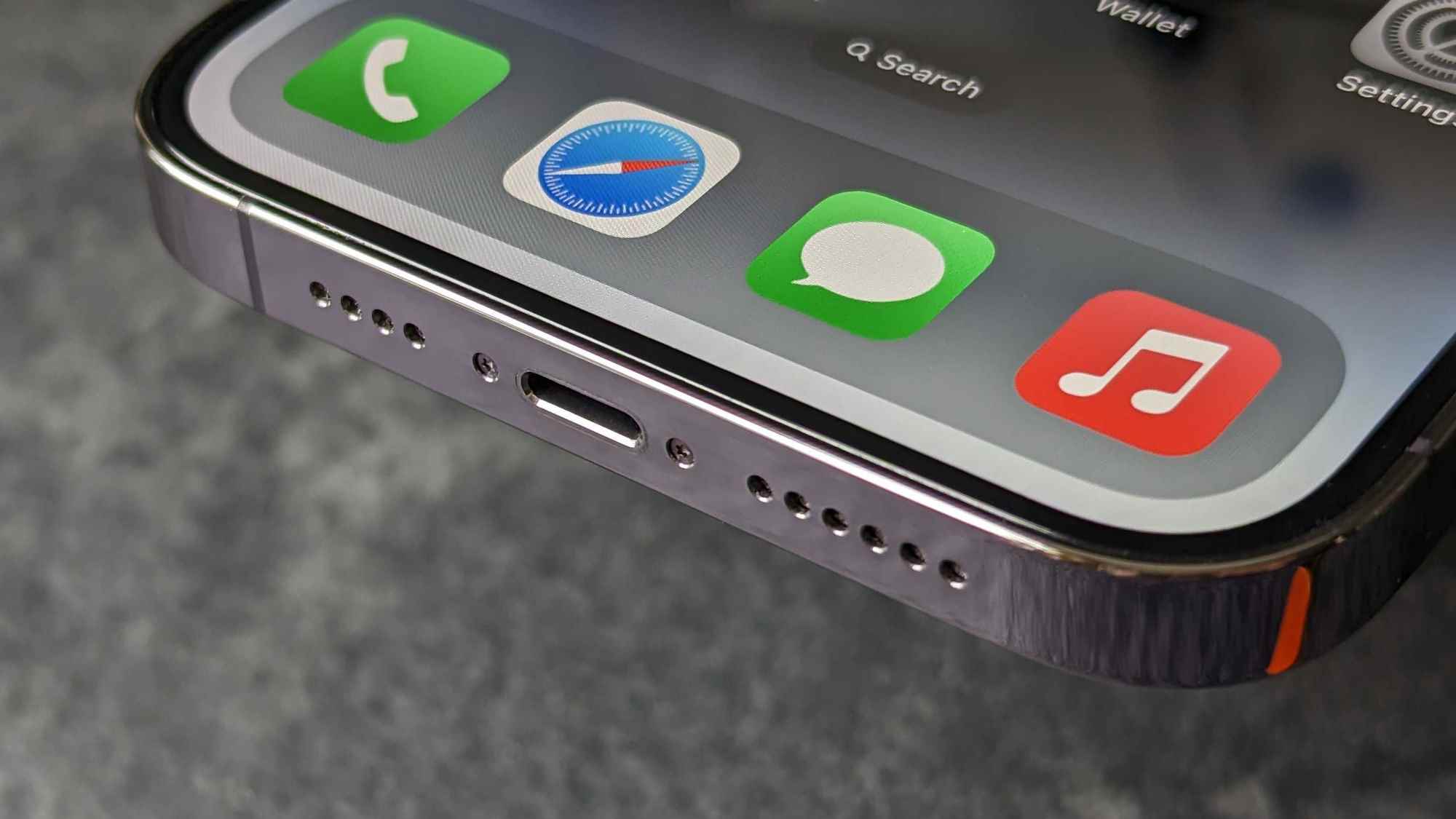 iPhone 14 Pro Max incelemesi Yıldırım bağlantı noktası