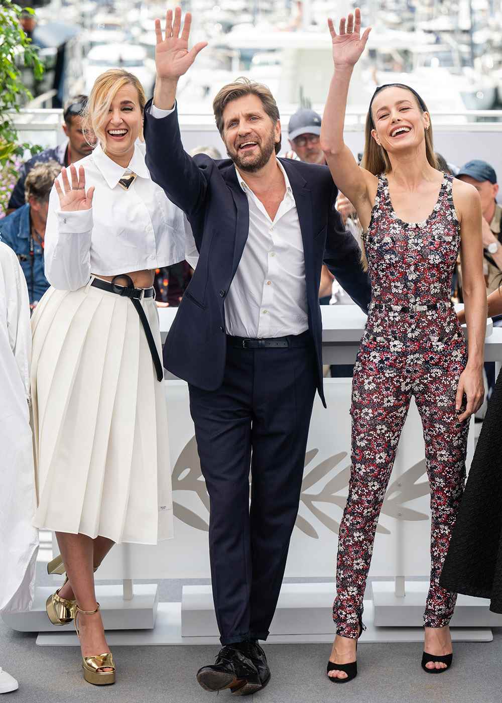 (LR) 76. Cannes Film Festivali Jüri Başkanı Ruben Ostlund ve Brie Larson Julia Ducournau, 16 Mayıs 2023'te Fransa'nın Cannes kentinde düzenlenen 76. Cannes Film Festivali'nde düzenlenen jüri fotoğraf görüşmesine katıldı.
