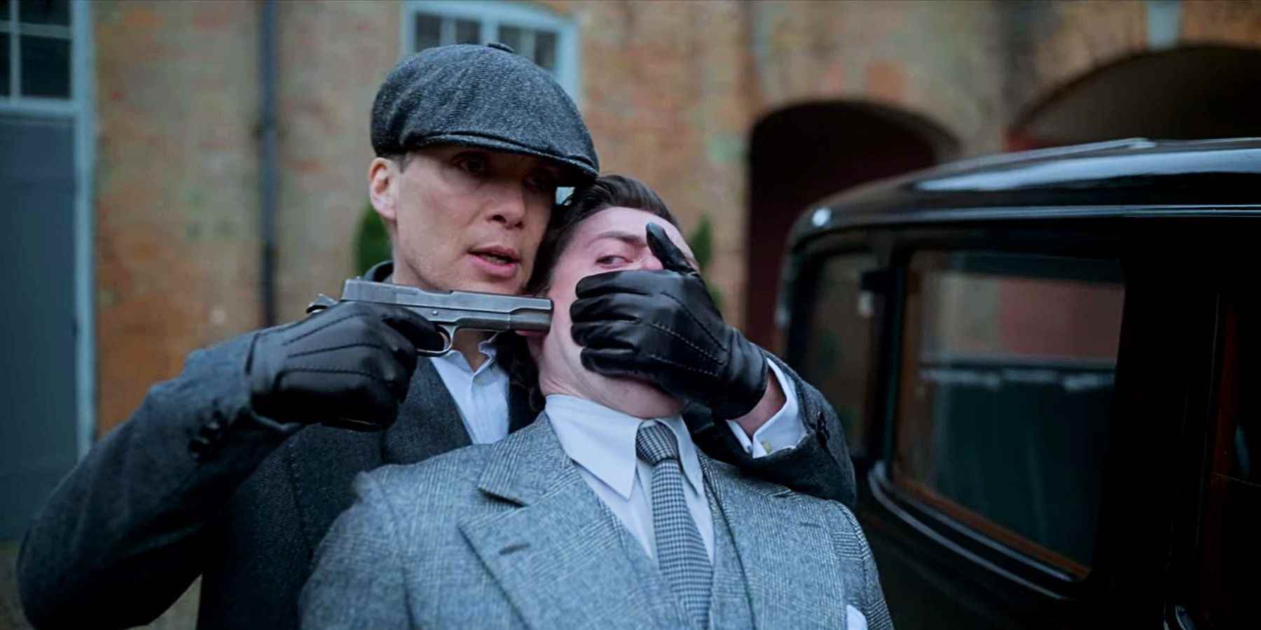 Peaky Blinders'ta Tommy doktorunu öldürmekle tehdit ediyor