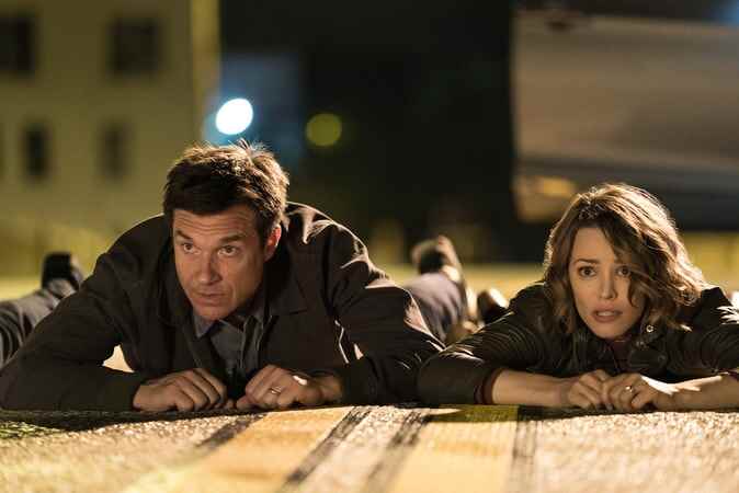 (Solda, Sağda) Game Night'ta Jason Bateman ve Rachel McAdams