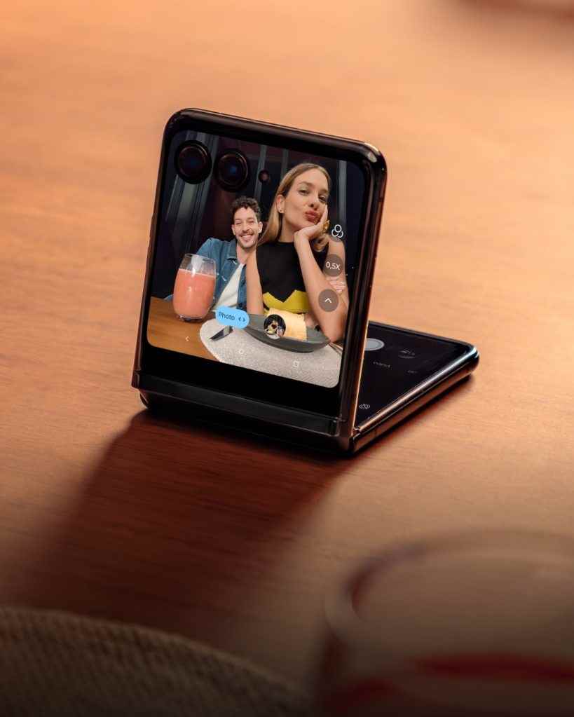 Motorola Razr 2023'ün yaşam tarzı fotoğrafları