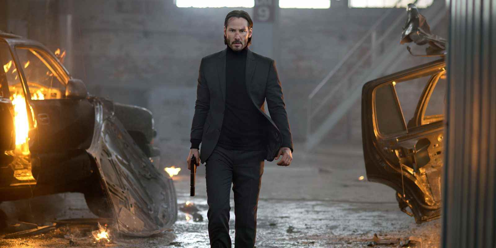 John Wick 2014'te Keanu Reeves bir depoda