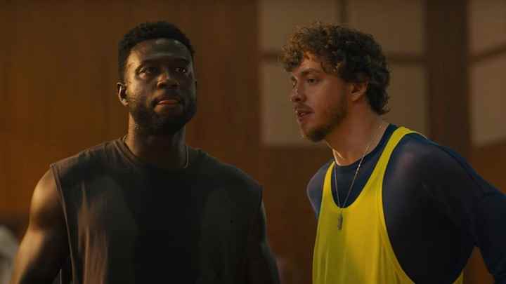 White Men Can't Jump'ta Sinqua Walls ve Jack Harlow.