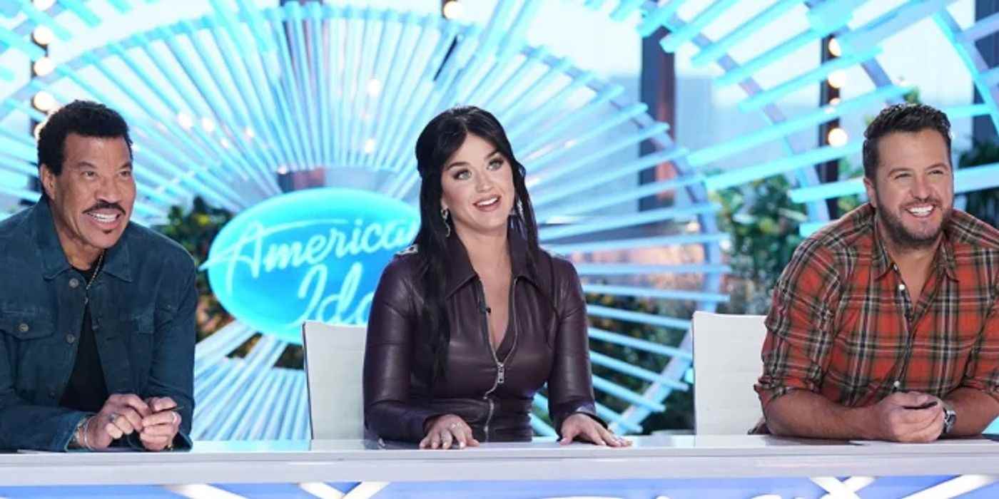 American Idol Judges 21. Sezon seçmelerinde gülümseyerek