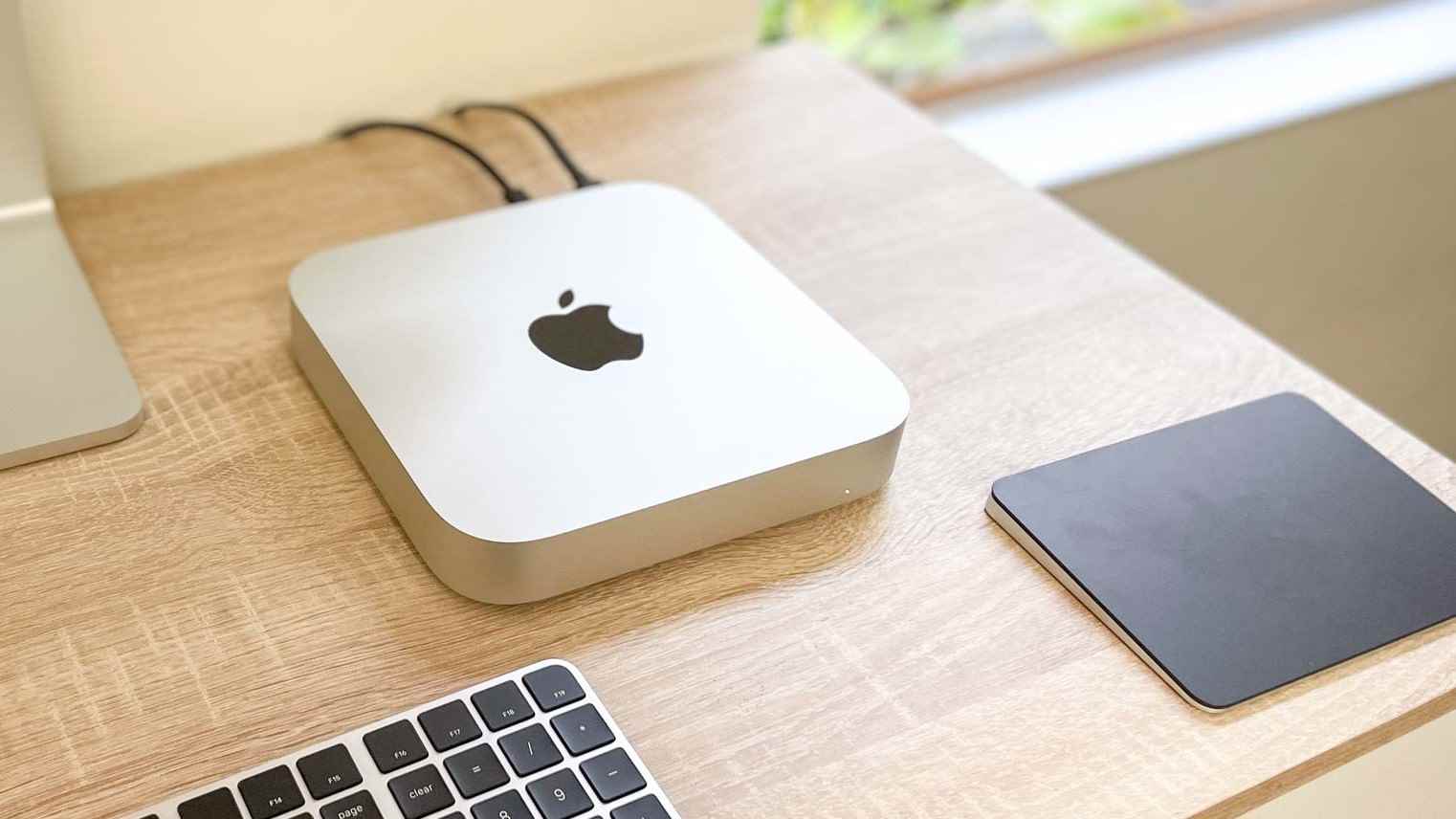 Apple Magic Trackpad özellikli Mac mini M2