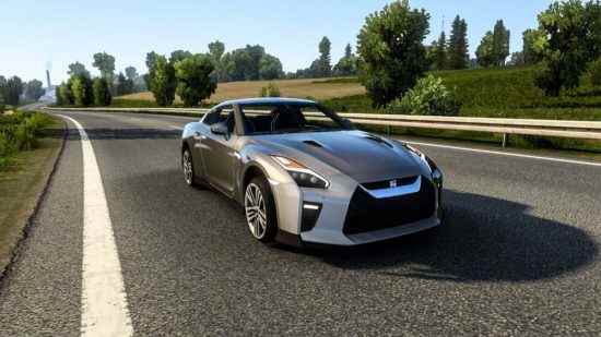 ETS2 modları, etrafta gri bir Nissan GTR sürmeyi mümkün kılar.