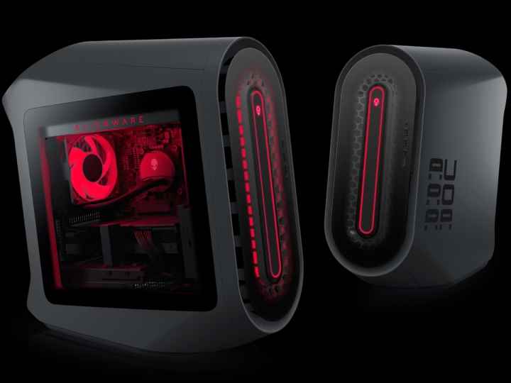 Bir çift Alienware Aurora Ryzen Edition R14 Masaüstü Oyun Bilgisayarı.