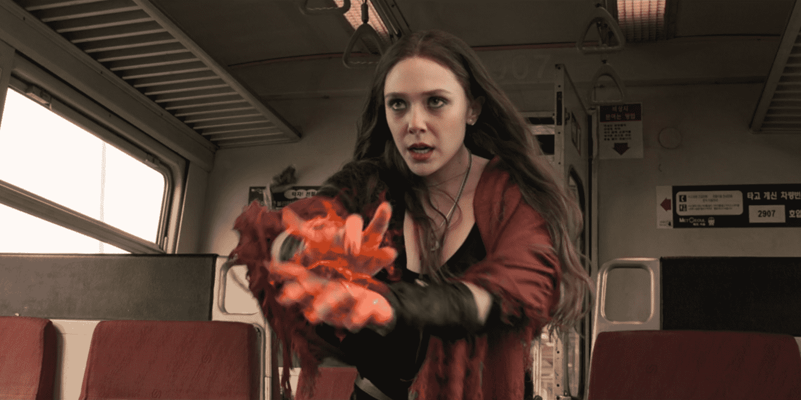 Scarlet Witch (Wanda Maximoff) Güney Kore, Seul'de trende;  Yenilmezler: Ultron Çağı