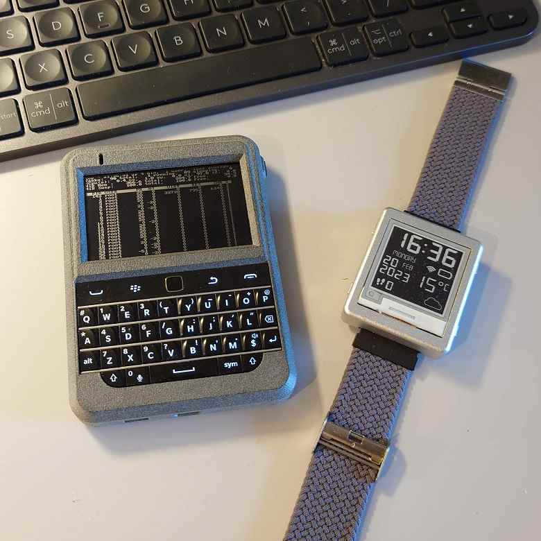 Bir BlackBerry Classic klavye, bir Memory LCD ekranı ve yalnızca bir Beeper süper mesajlaşma uygulaması.  Beepberry projesi çok garip bir mobil cihaz yapmayı öneriyor
