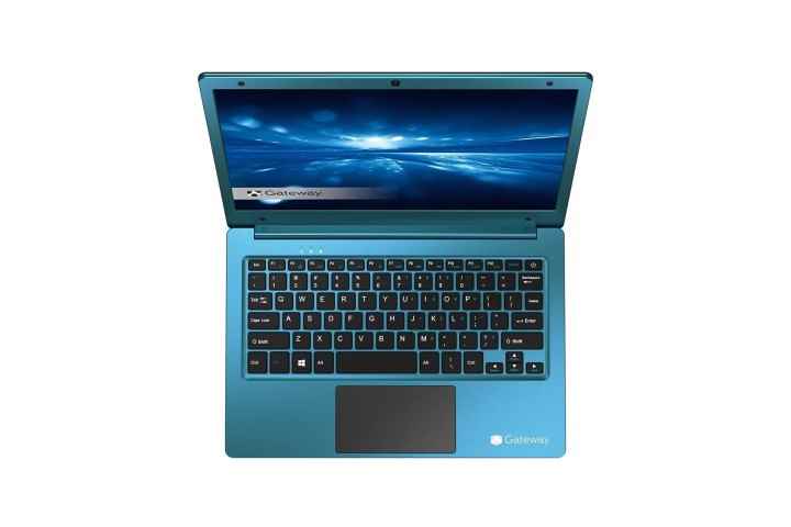 Beyaz zemin üzerinde mavi bir Gateway Ultra Slim Notebook dizüstü bilgisayarın kuş bakışı görünümü.